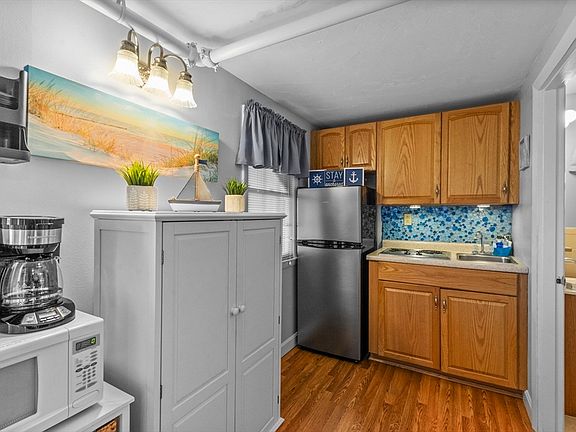 4th image of 141 Main St #10