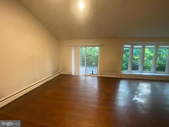 5th image of 3319 Brooklawn Ter