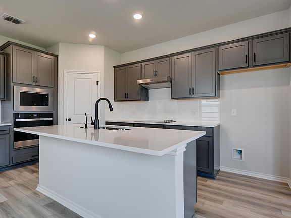 Hennersby Hollow - Travis Interior Image 5