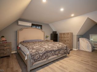 4 Tuttle St, Green Brook, NJ 08812