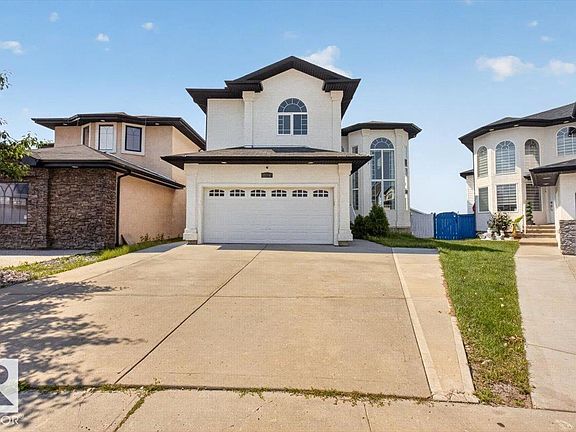 3rd image of 2836 34a Ave NW