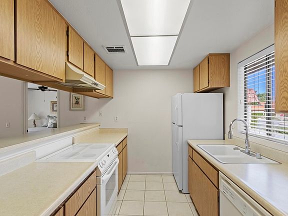 3rd image of 40897 Interlachen Ln