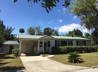 215 Lakeview Ave, Crescent City, FL 32112