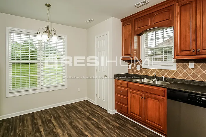 702 Carter Grove Rd — Photo 5
