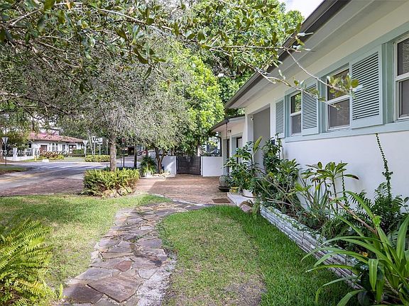 3rd image of 1801 Casilla St