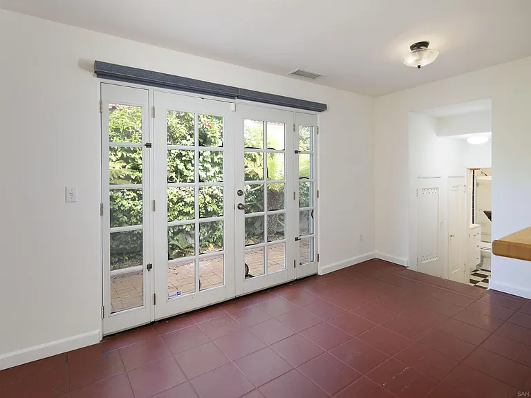 409 Dunemere Dr — Photo 9