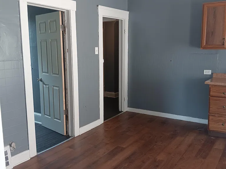 1137 E 66th St #1 — Photo 32