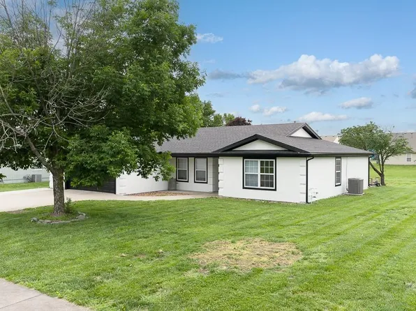 614 Myers Dr, Tonganoxie, KS 66086