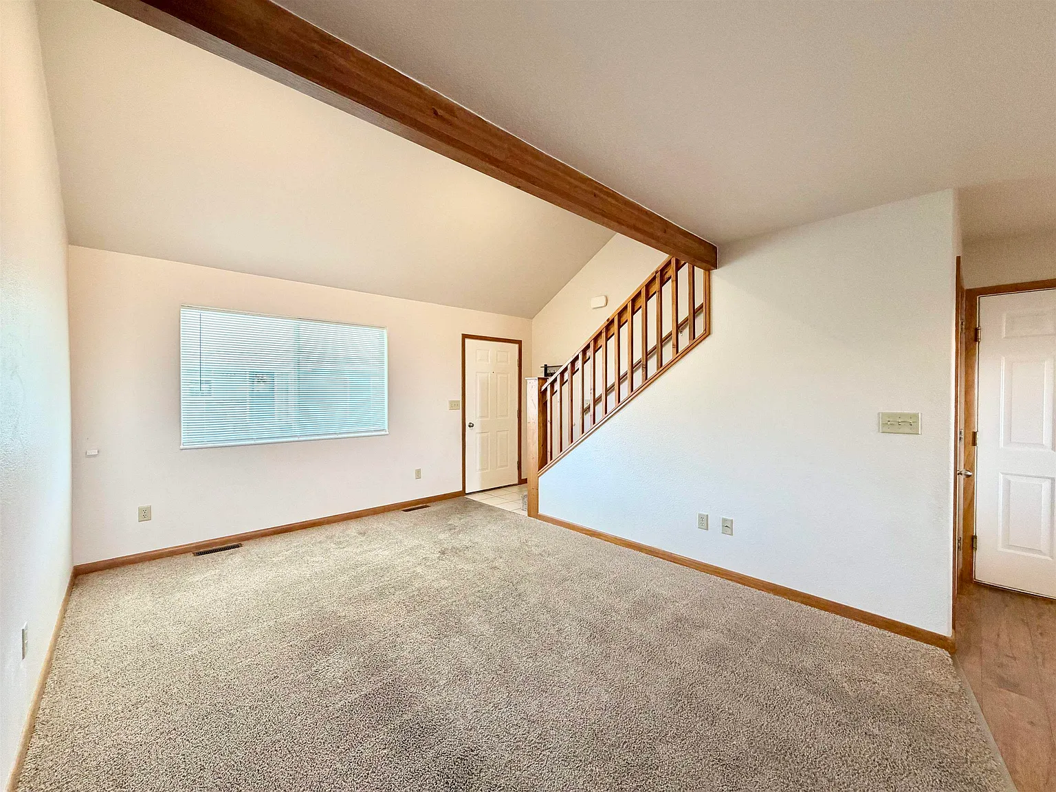 4 bed, 3.0 bath, 2335 sqft, $2,200 — Photo 3