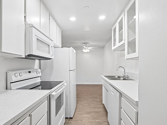 5th image of 1005 Via Zapata #305