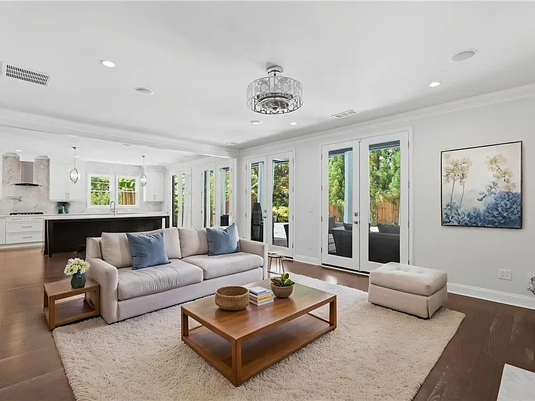 100 Cabots Cove Ct — Photo 3