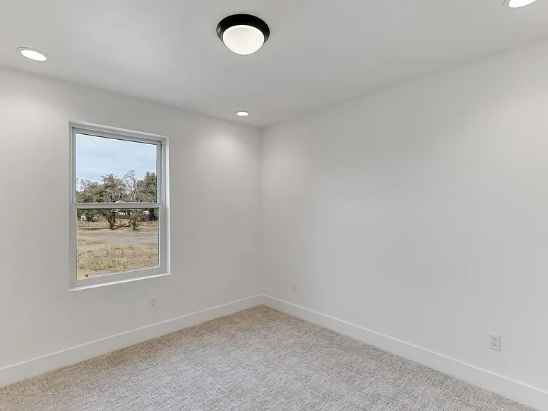 6790 Yvonne Ct — Photo 33