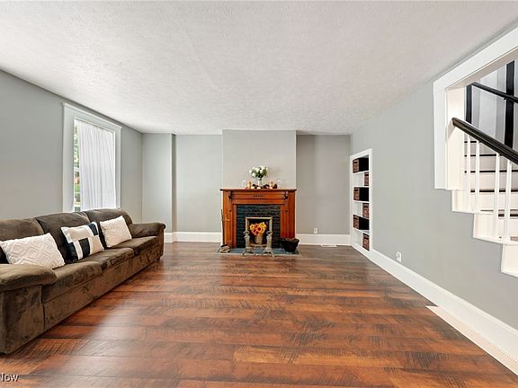 5th image of 6813 W Clinton Ave