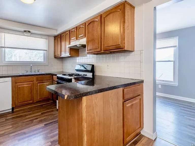 21 Fairgreen Dr — Photo 7
