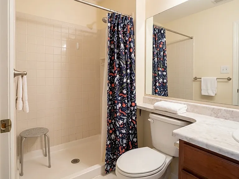 6435 Chantilly Pl — Photo 9