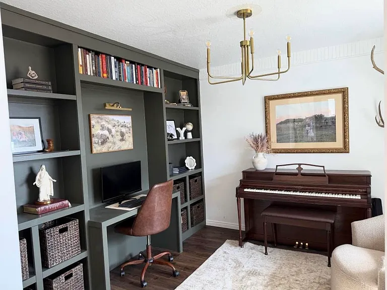 372 W Vineyard Way — Photo 1