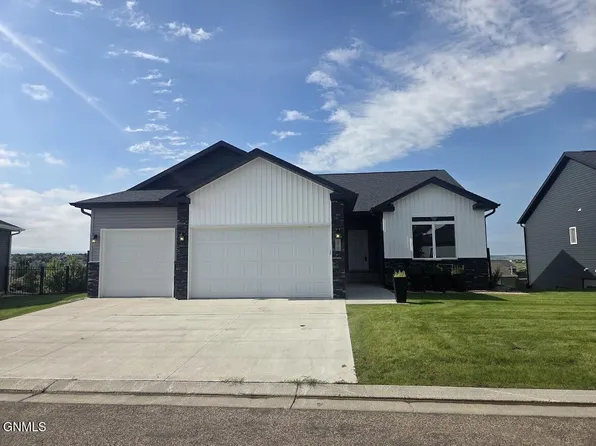 4810 Cornice Loop, Bismarck, ND 58503