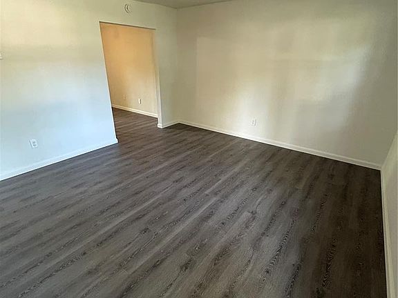 2nd image of 733 Saint Nicholas Dr
