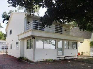 2120 Midlake Dr, Hickory Corners, MI 49060