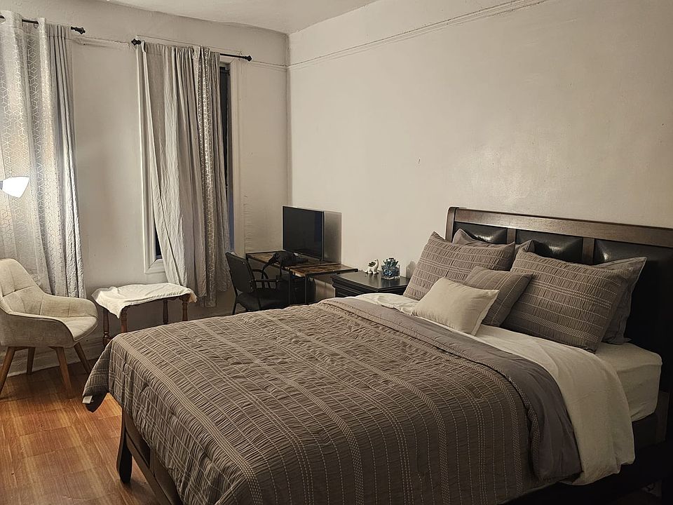 1st image of 941 Jerome Ave