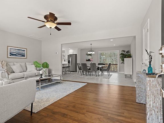 3rd image of 115 Pinetree Ln