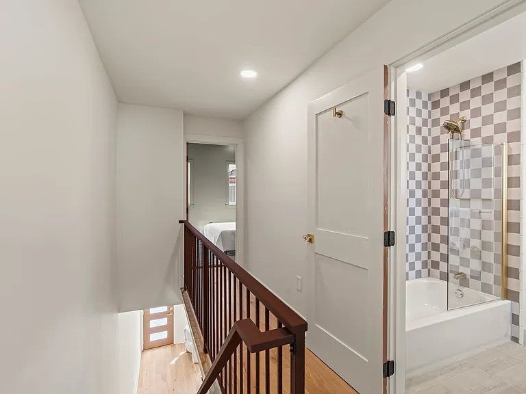1031 Mercy St — Photo 25