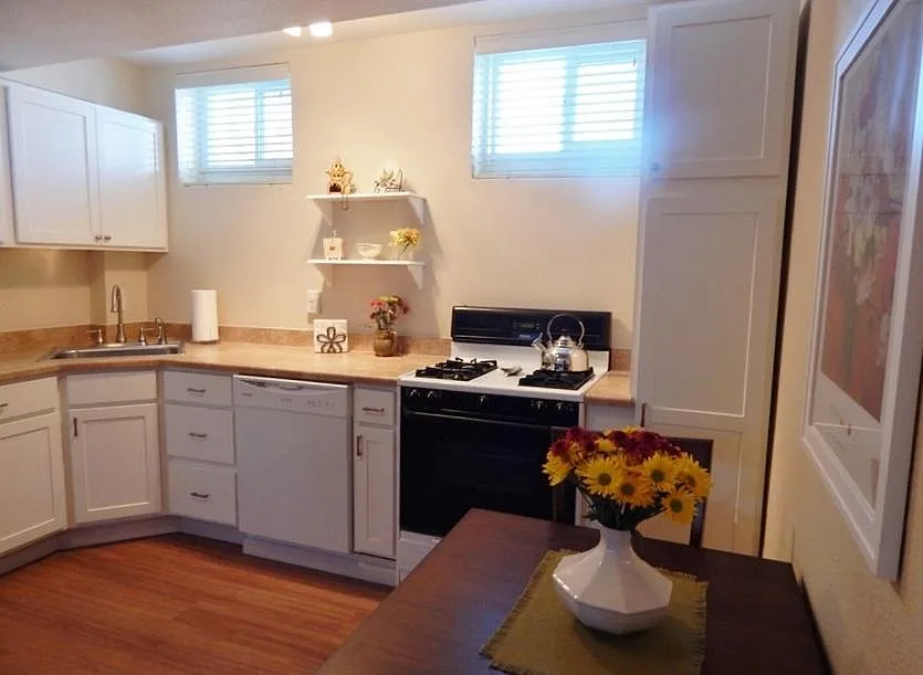 2 bed, 900 sqft, $2,000 — Photo 2