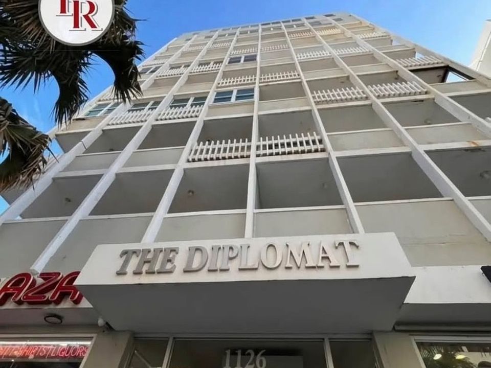 1st image of Condominio The Diplomat