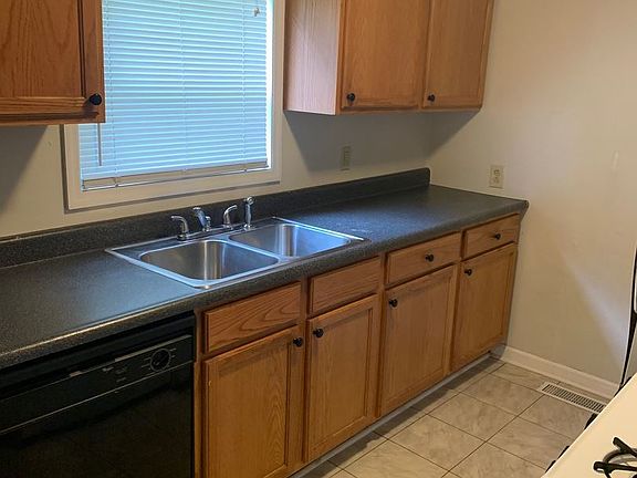 4th image of 329 Oldham Ave #2