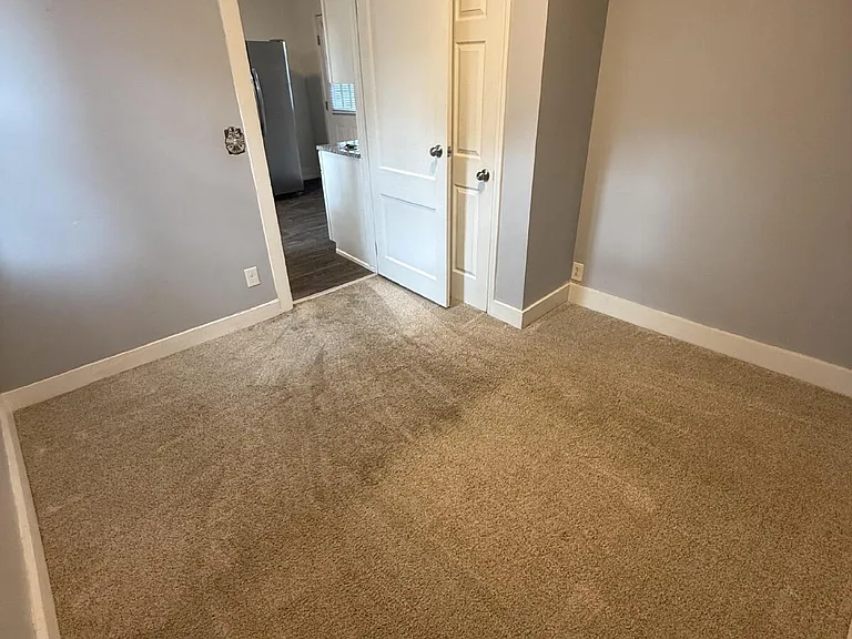 916 Schiller Ct — Photo 8