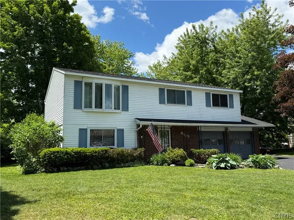 8135 Crimson Cir, Clay, NY 13041