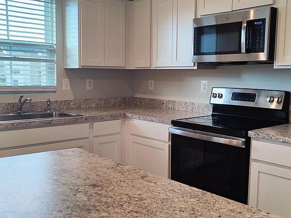 3rd image of 1047 Wickersham Way