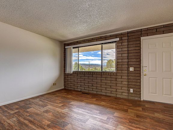 3rd image of 920 12th Pl APT 1
