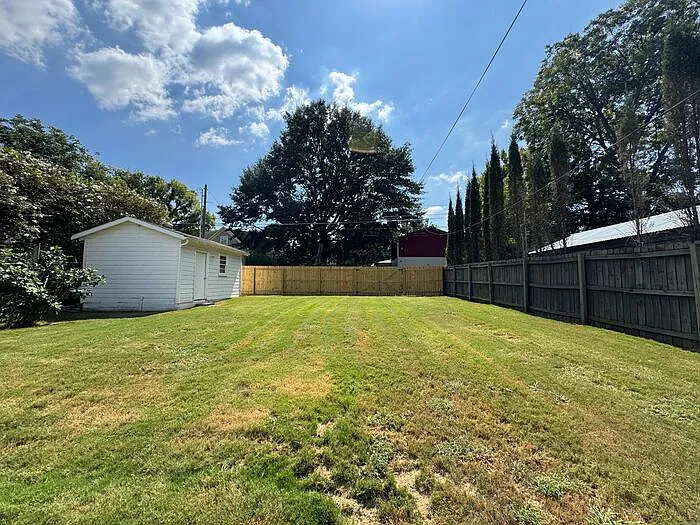 3 bed, 1.0 bath, 1340 sqft, $2,150 — Photo 3
