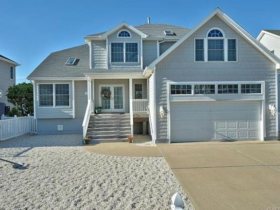 2nd image of 12 W Old Whaling Ln