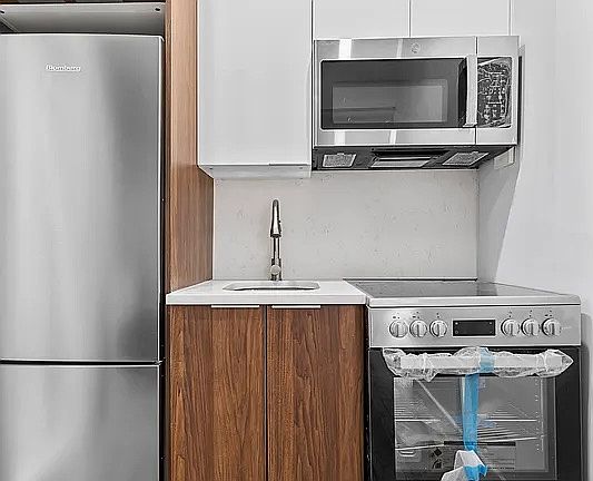 3rd image of 568 9th Ave APT 4F