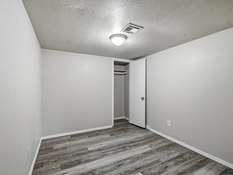 S Maple St Apartments — Photo 12