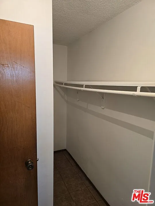 3 bed, 2.0 bath, 1300 sqft, $3,200 — Photo 4