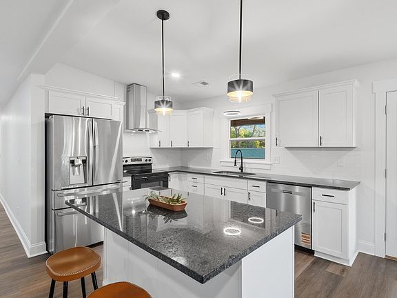 5th image of 2240 New St SE