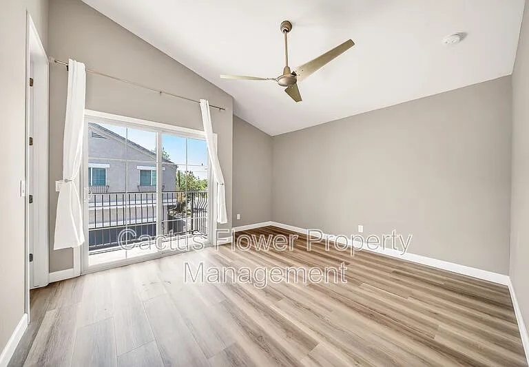 3067 N 33rd Pl — Photo 32