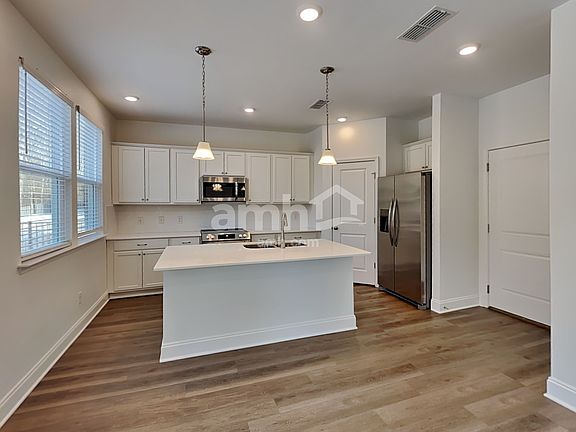 4th image of 103 Broadmoor Dr