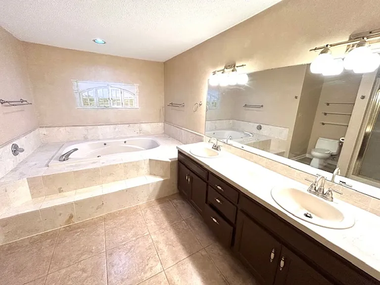 122 W Lake Cir — Photo 16