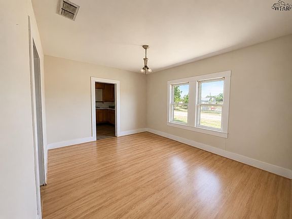 4th image of 300 S Walnut St