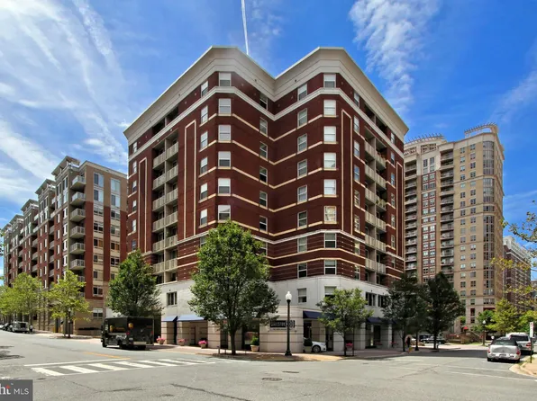 880 N Pollard St APT 926, Arlington, VA 22203