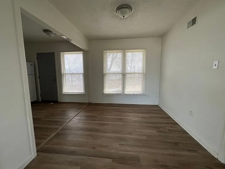 1120 NW Carroll Dr — Photo 4