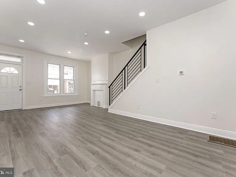 5426 Webster St — Photo 7