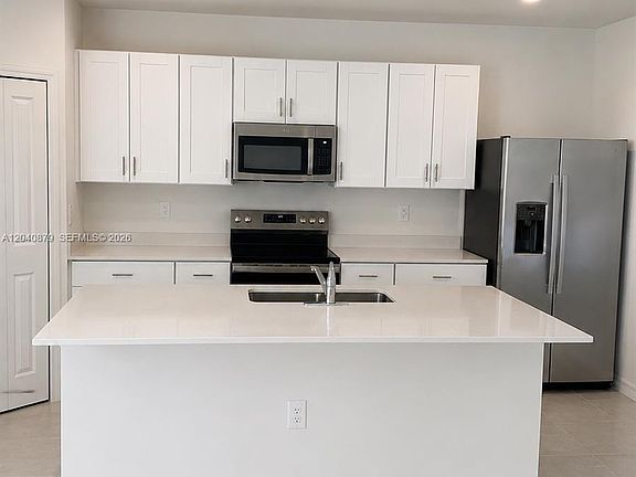 3rd image of 19619 Fairhill Ct