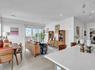 232 Old Colony Ave #404, Boston, MA 02127