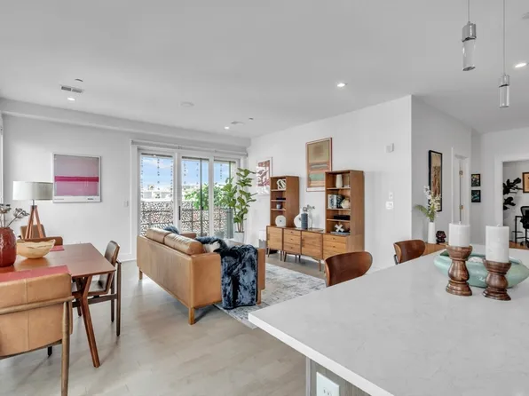 232 Old Colony Ave #404, Boston, MA 02127