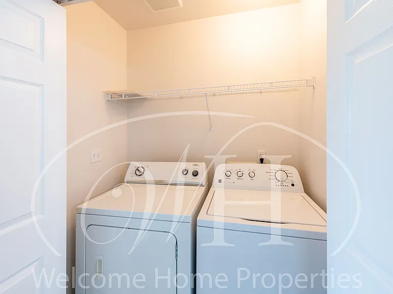 23 NW Earl Ln — Photo 16